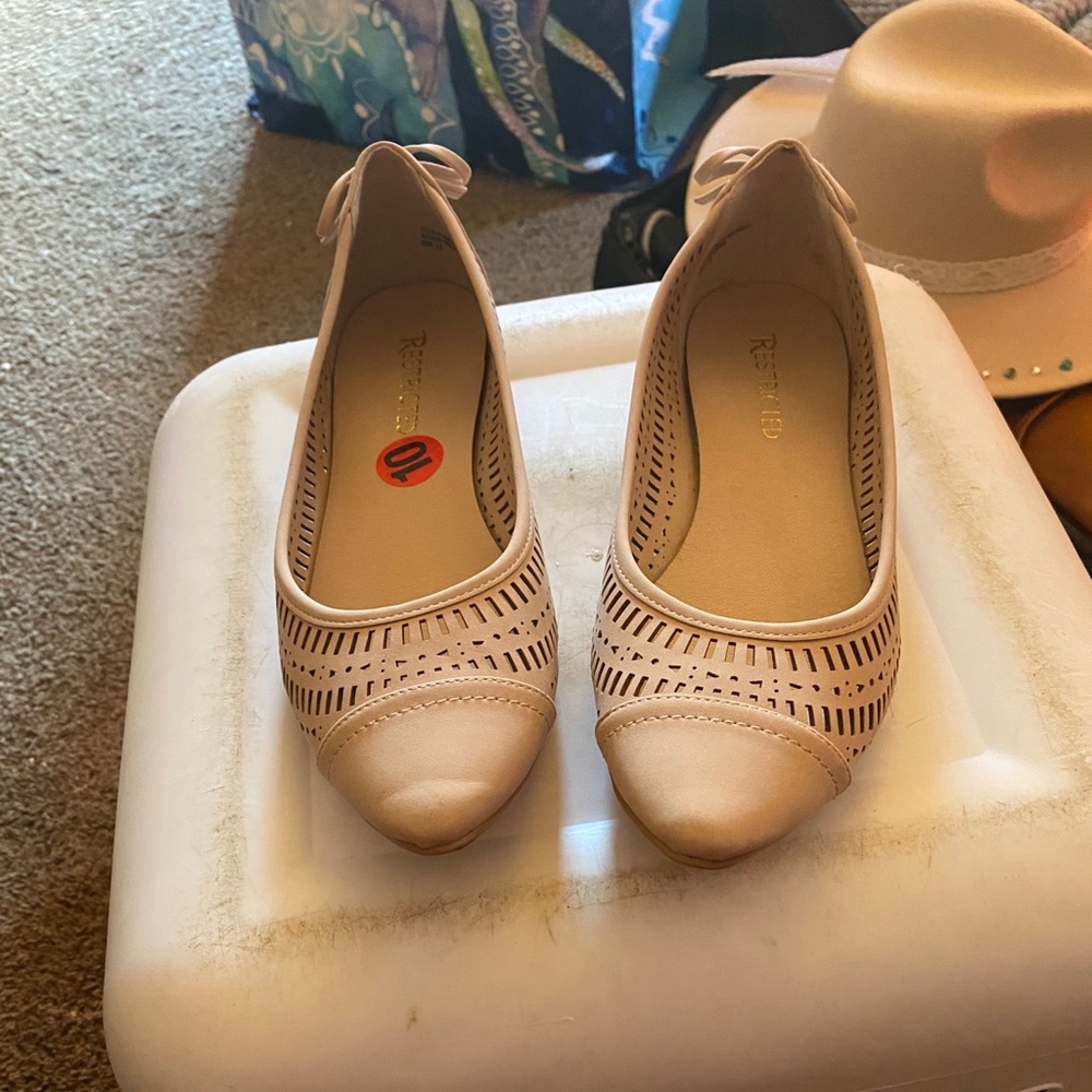 Nude flats